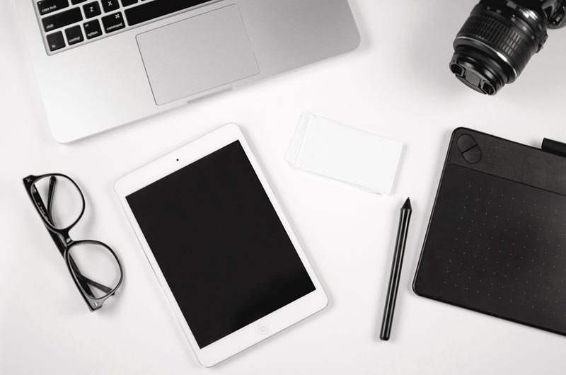 Laptop, tablet, camera, some of the gear of an influencer